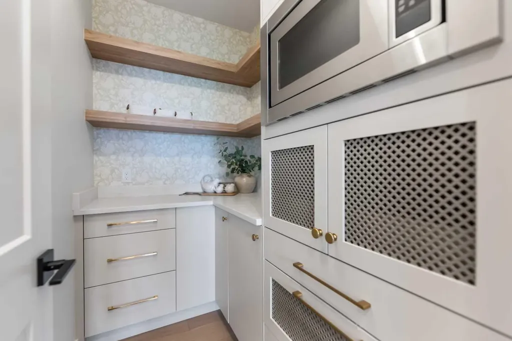 50 Patterson Rise SW Calgary AB T3H2E3
