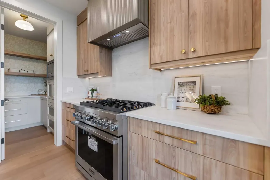 50 Patterson Rise SW Calgary AB T3H2E3
