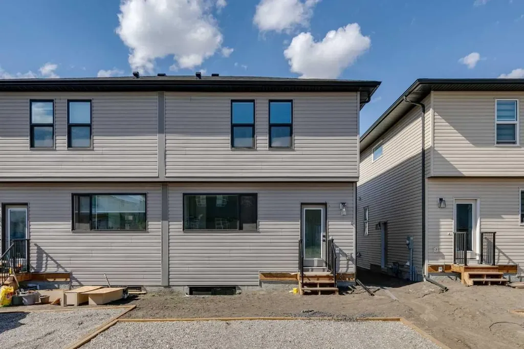 33 Savanna Place NE Calgary AB T3J 4B6