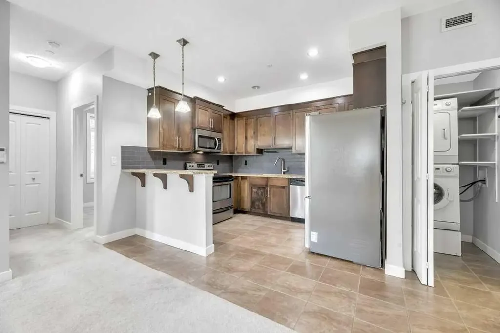 1005B Westmount Drive Strathmore AB T1P 0C3