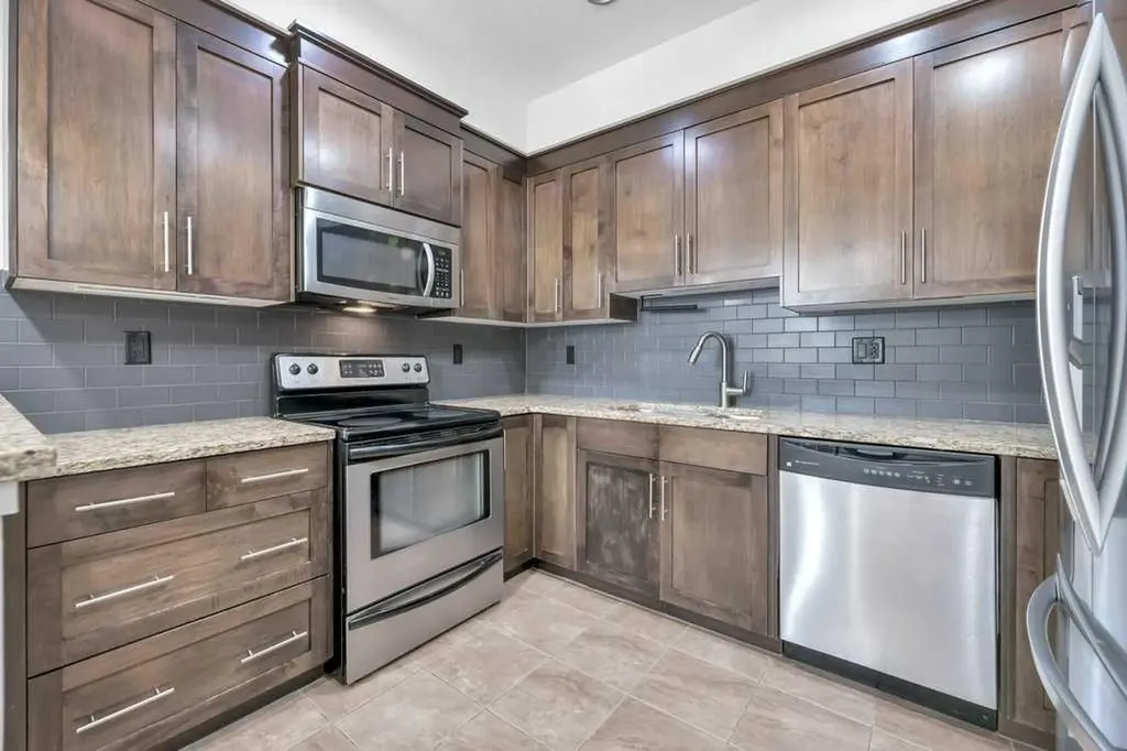 1005B Westmount Drive Strathmore AB T1P 0C3