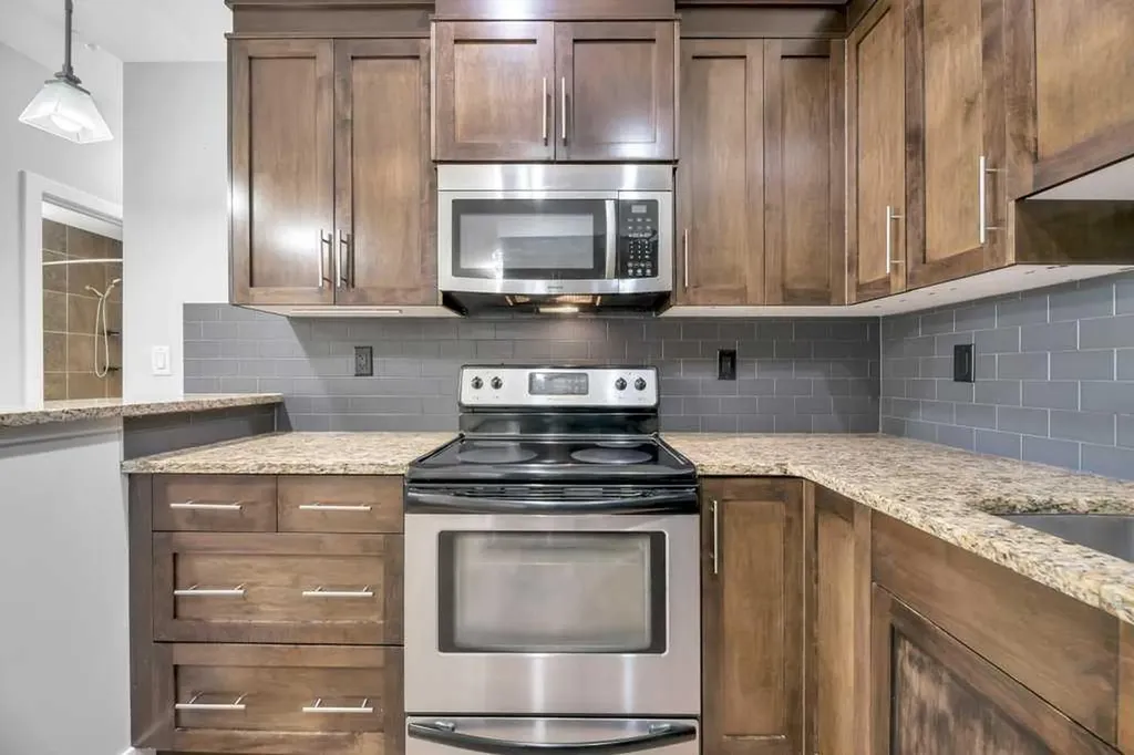 1005B Westmount Drive Strathmore AB T1P 0C3