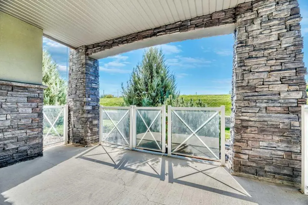 1005B Westmount Drive Strathmore AB T1P 0C3