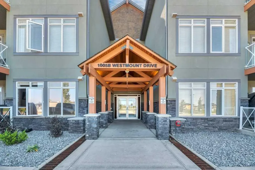 1005B Westmount Drive Strathmore AB T1P 0C3