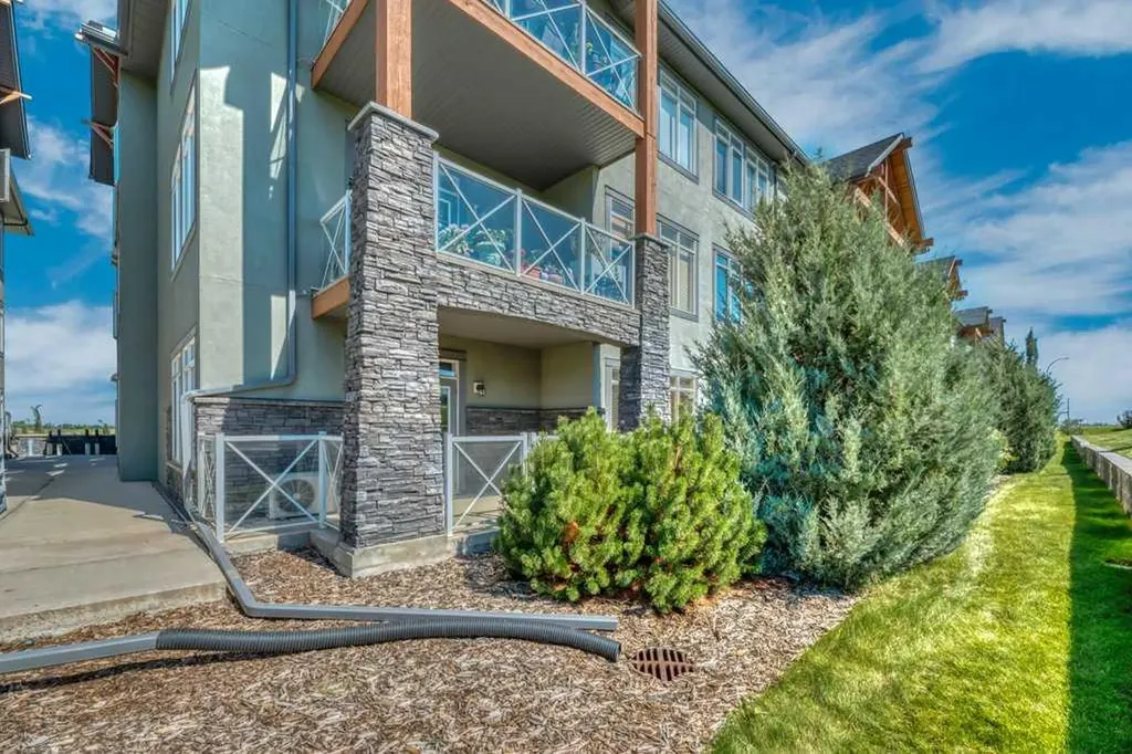 1005B Westmount Drive Strathmore AB T1P 0C3