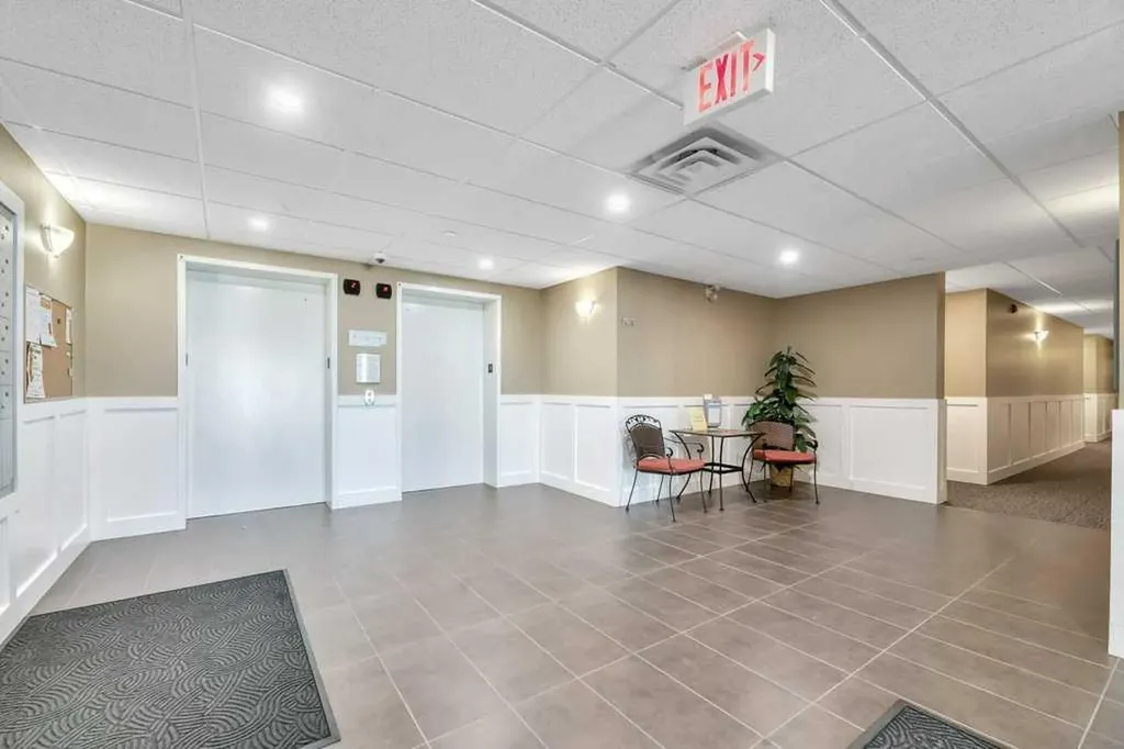 1005B Westmount Drive Strathmore AB T1P 0C3