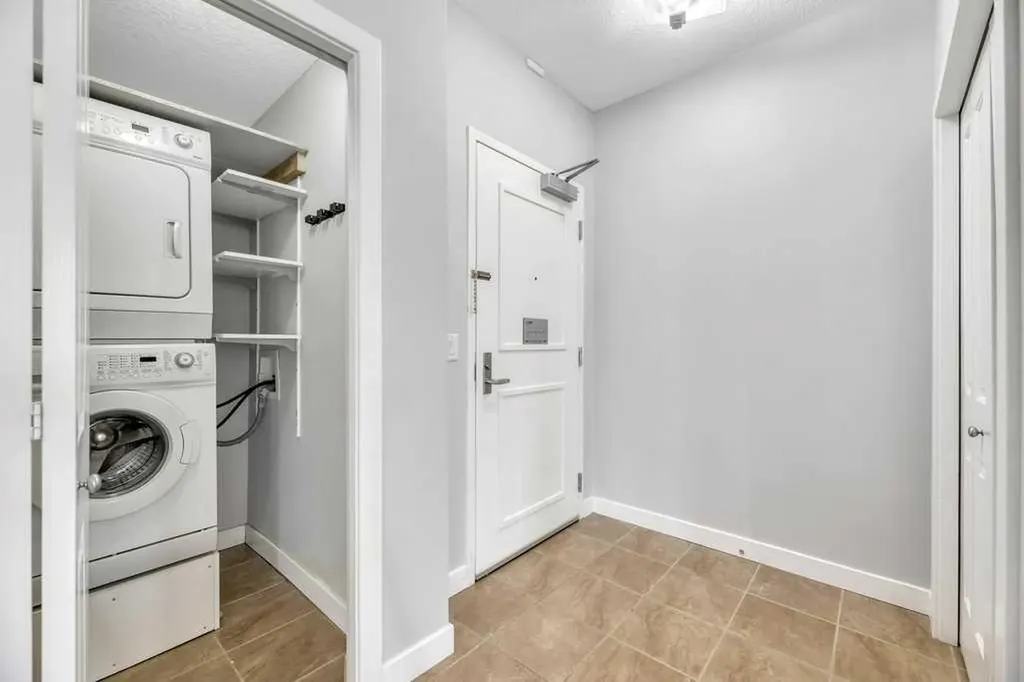 1005B Westmount Drive Strathmore AB T1P 0C3