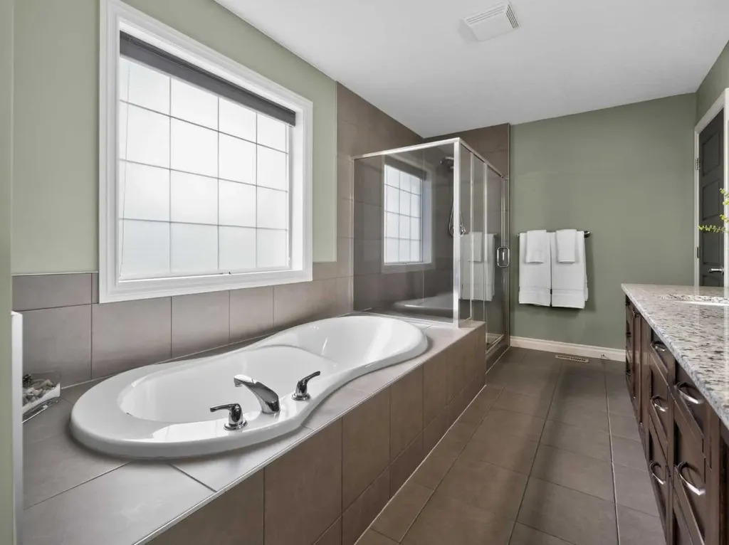 193 Kinniburgh Way Chestermere AB T1X 0R8