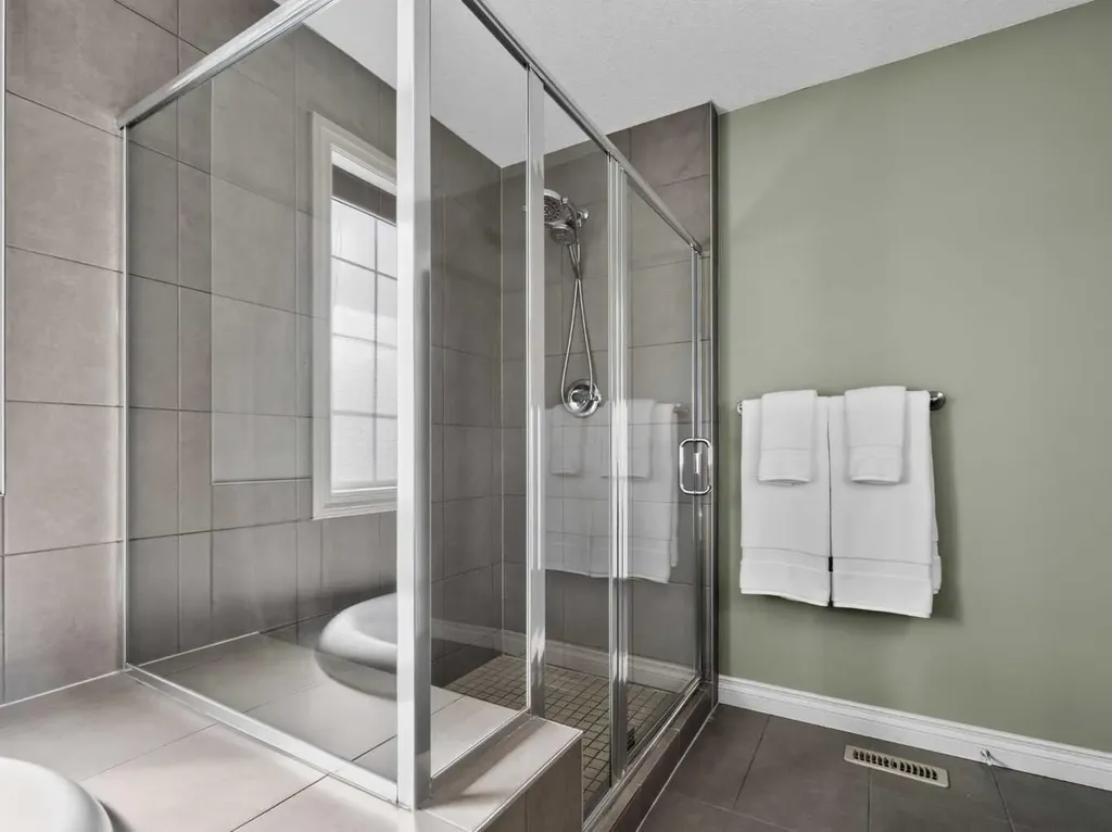 193 Kinniburgh Way Chestermere AB T1X 0R8