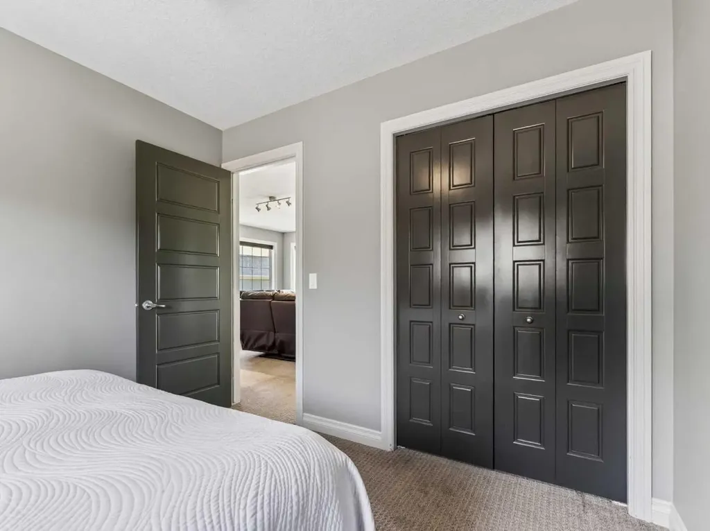 193 Kinniburgh Way Chestermere AB T1X 0R8