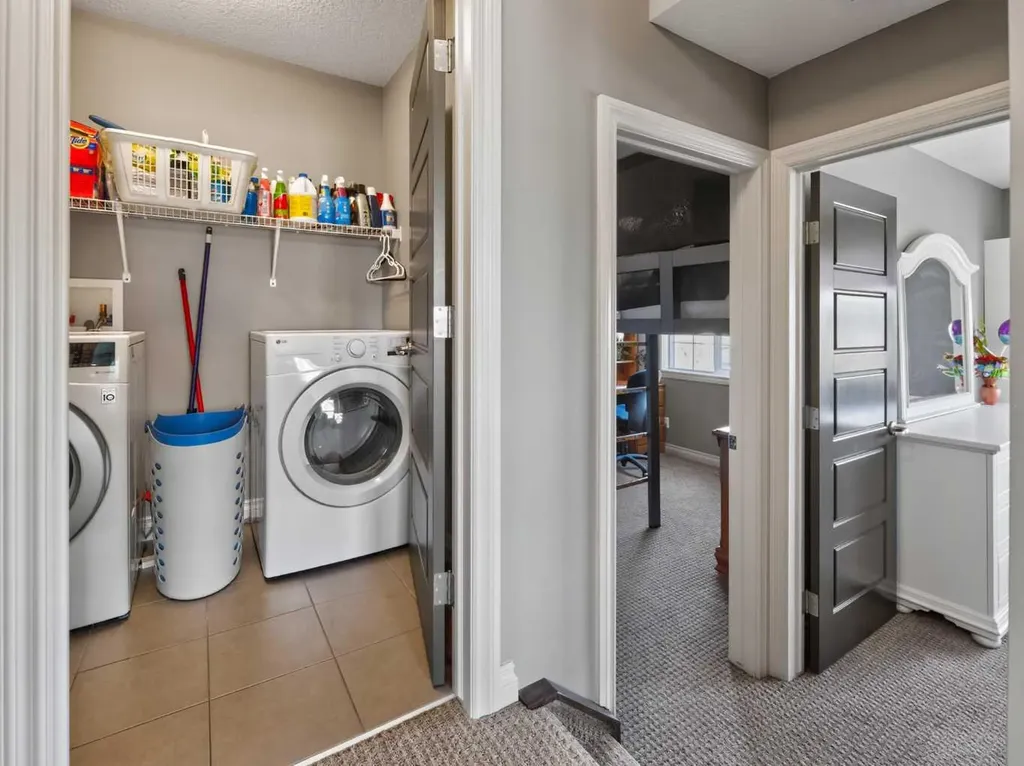 193 Kinniburgh Way Chestermere AB T1X 0R8