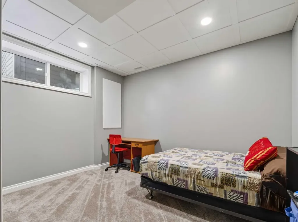 193 Kinniburgh Way Chestermere AB T1X 0R8