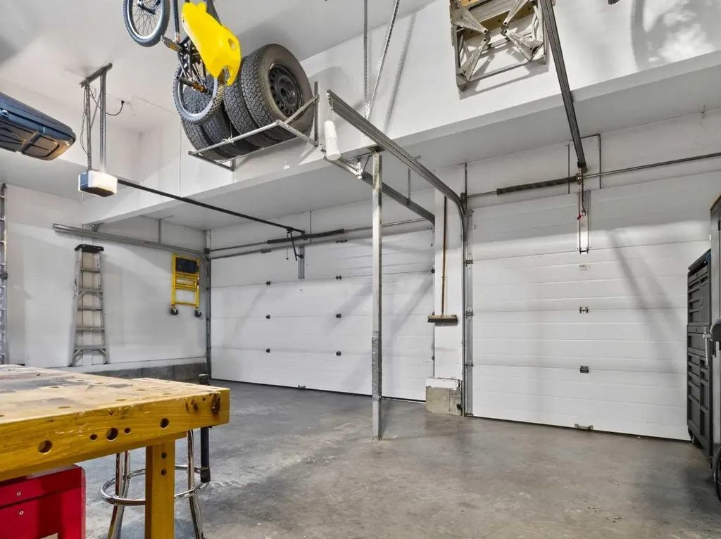 193 Kinniburgh Way Chestermere AB T1X 0R8