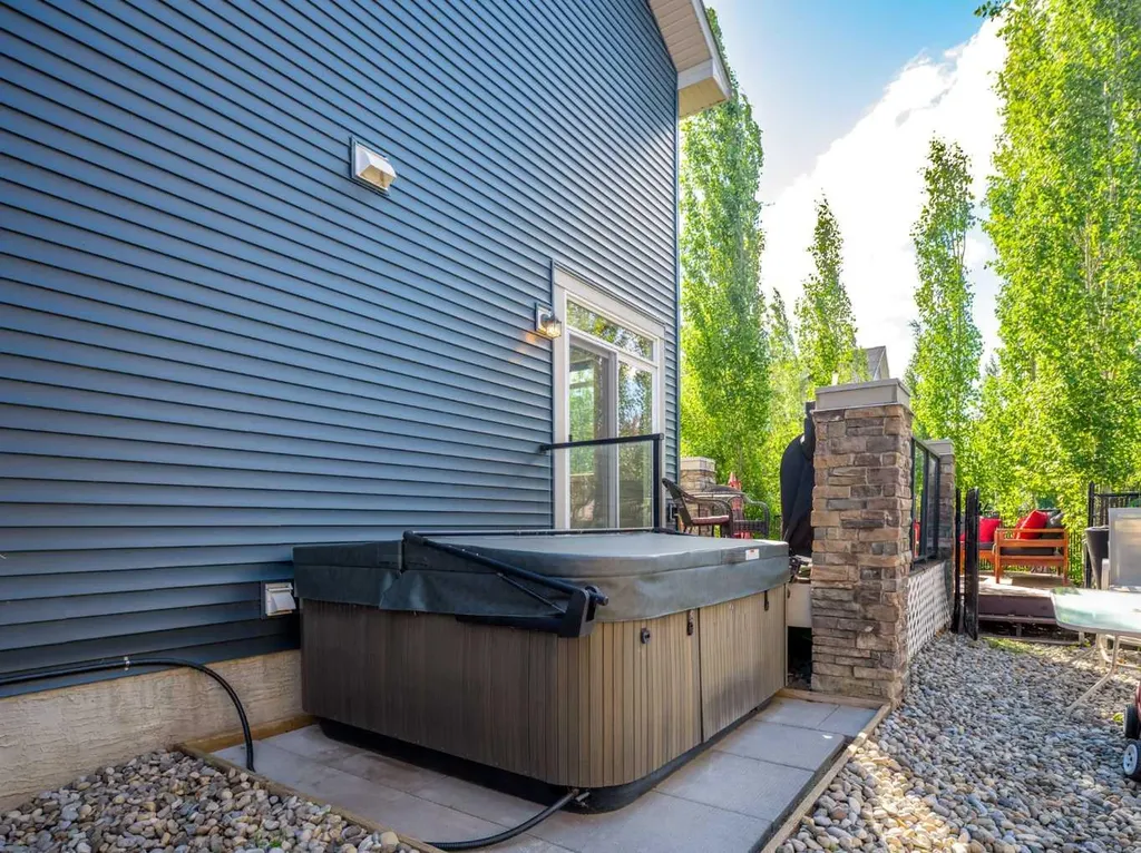 193 Kinniburgh Way Chestermere AB T1X 0R8