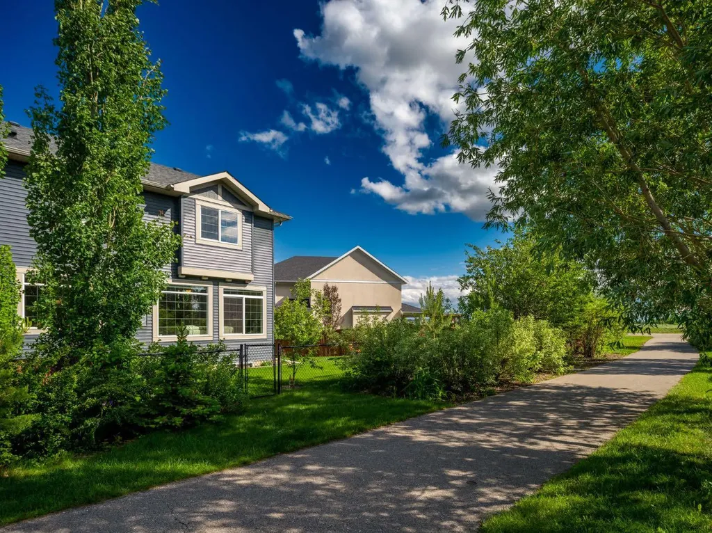 193 Kinniburgh Way Chestermere AB T1X 0R8