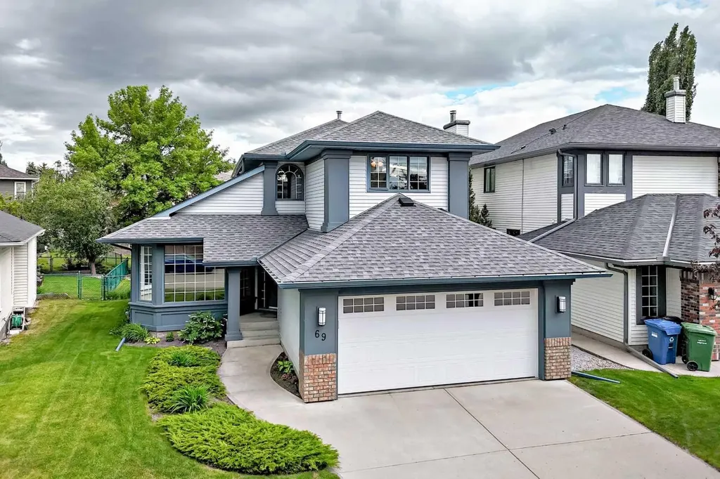 69 Douglas Woods Manor SE Calgary AB T2Z2E8