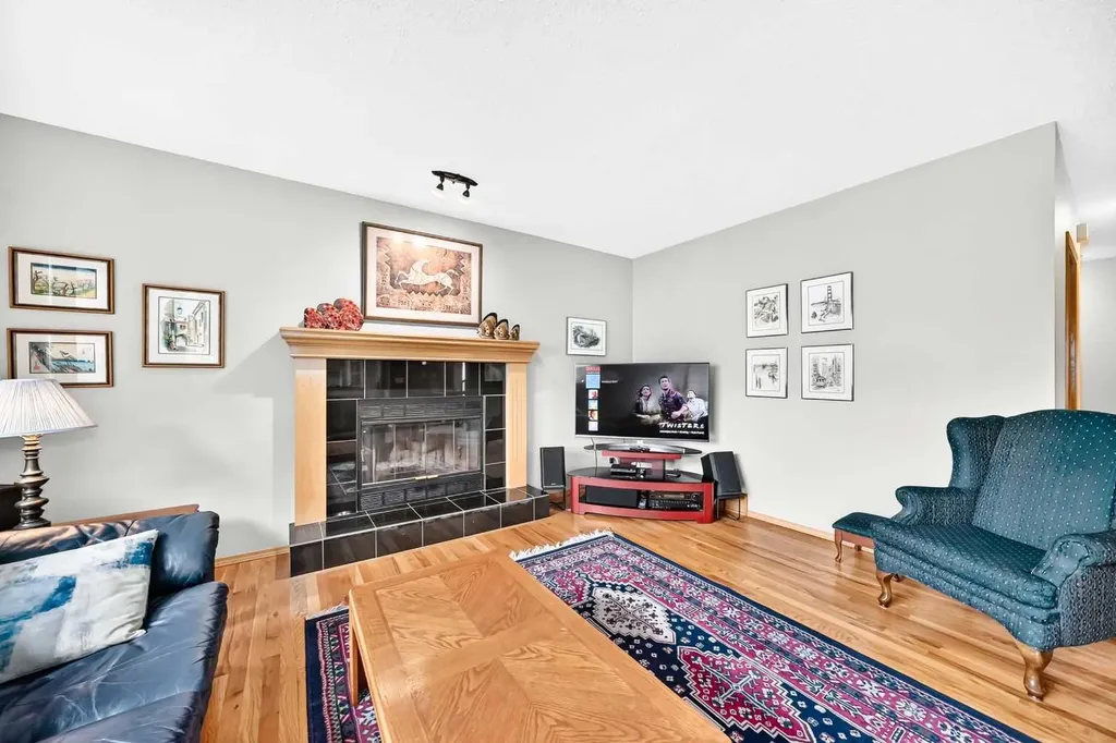 69 Douglas Woods Manor SE Calgary AB T2Z2E8