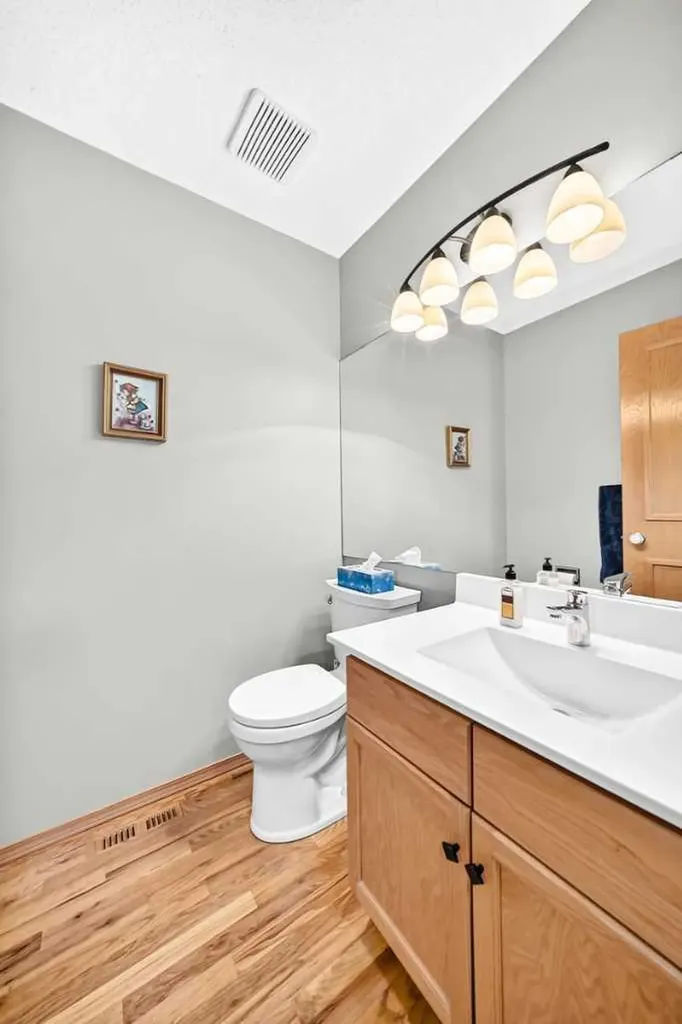 69 Douglas Woods Manor SE Calgary AB T2Z2E8