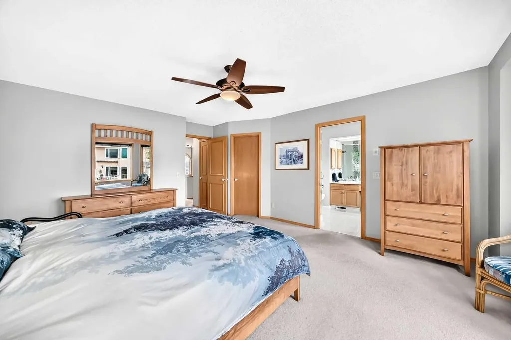 69 Douglas Woods Manor SE Calgary AB T2Z2E8