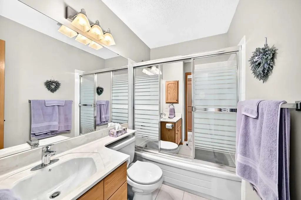 69 Douglas Woods Manor SE Calgary AB T2Z2E8