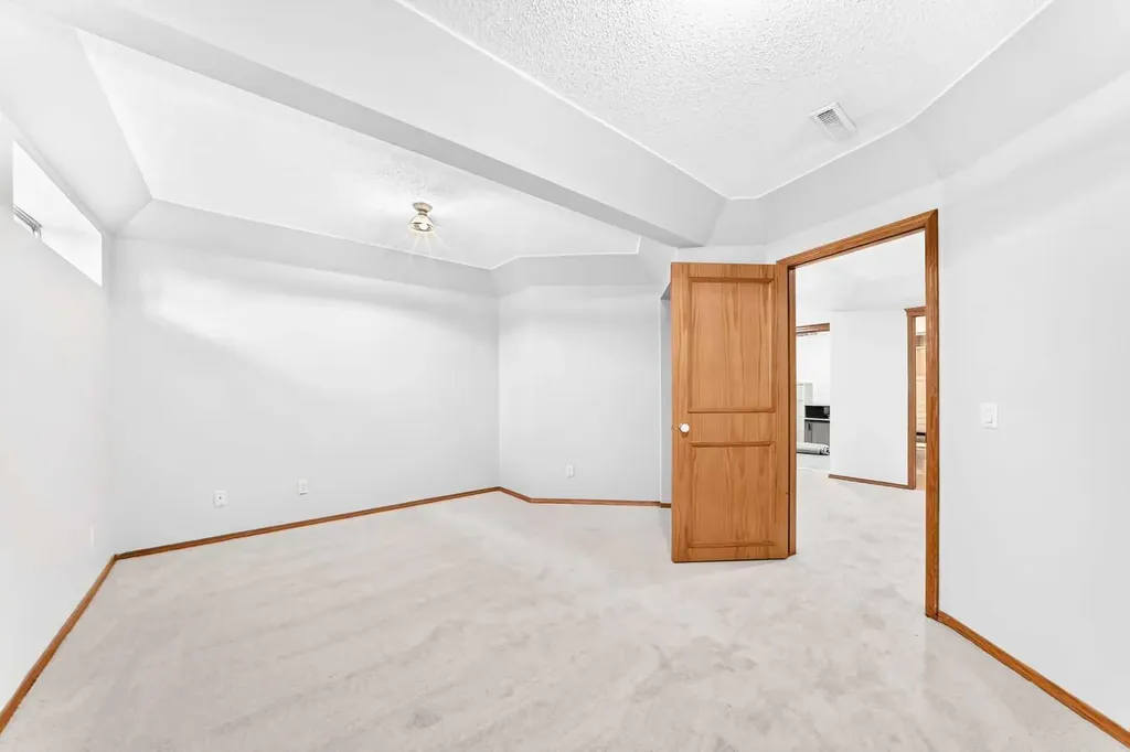 69 Douglas Woods Manor SE Calgary AB T2Z2E8