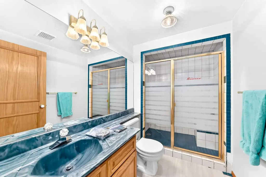69 Douglas Woods Manor SE Calgary AB T2Z2E8
