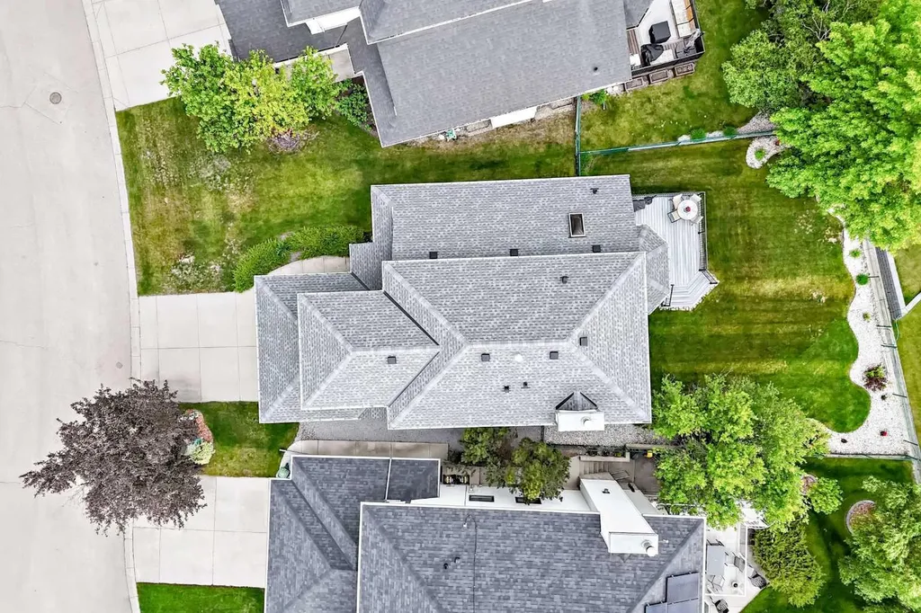 69 Douglas Woods Manor SE Calgary AB T2Z2E8