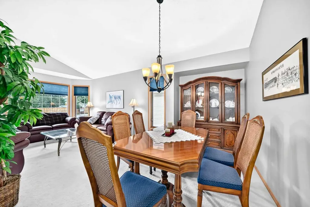 69 Douglas Woods Manor SE Calgary AB T2Z2E8