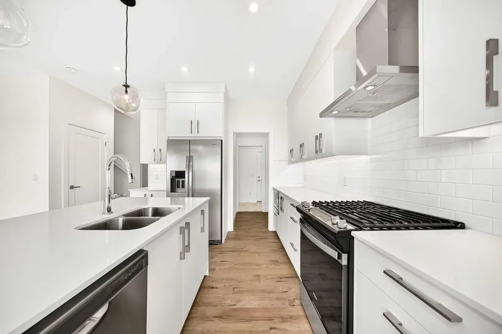 2305 Waterbury Road Chestermere AB T1X 3A9