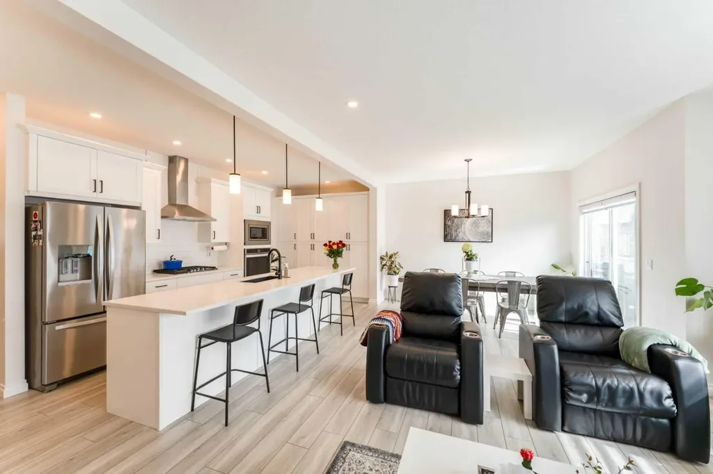 1484 Bayview Point SW Airdrie AB T4B 3N8