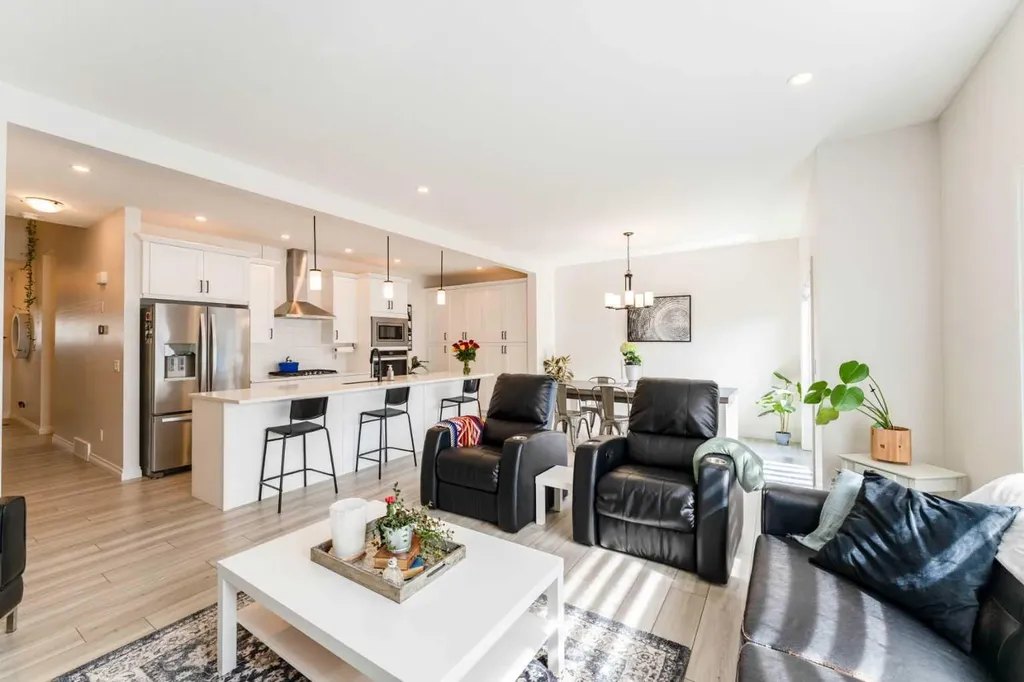 1484 Bayview Point SW Airdrie AB T4B 3N8
