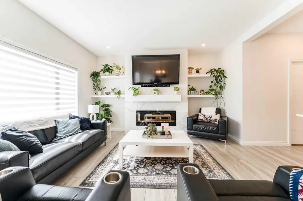 1484 Bayview Point SW Airdrie AB T4B 3N8