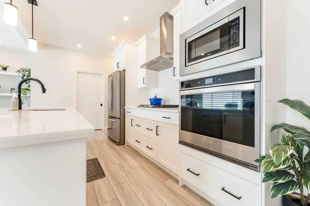 1484 Bayview Point SW Airdrie AB T4B 3N8