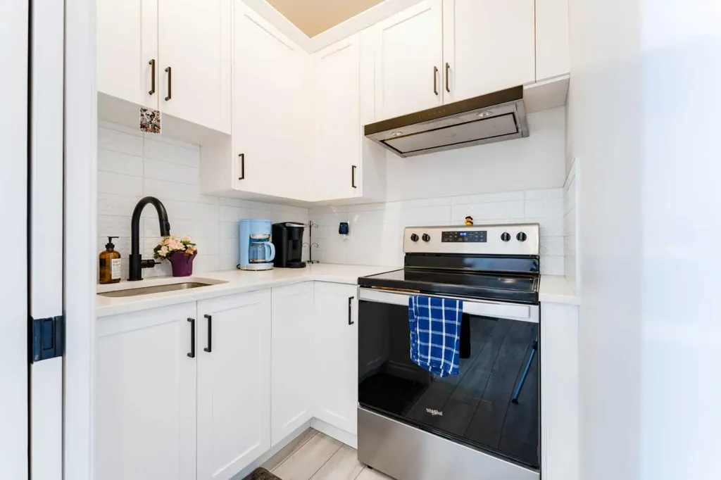 1484 Bayview Point SW Airdrie AB T4B 3N8