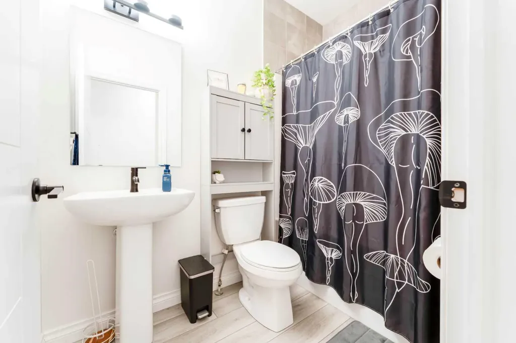 1484 Bayview Point SW Airdrie AB T4B 3N8