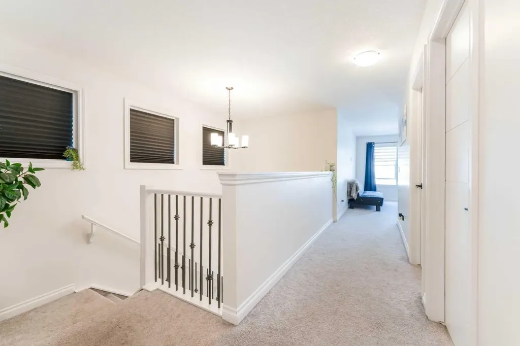 1484 Bayview Point SW Airdrie AB T4B 3N8