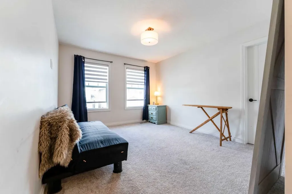 1484 Bayview Point SW Airdrie AB T4B 3N8