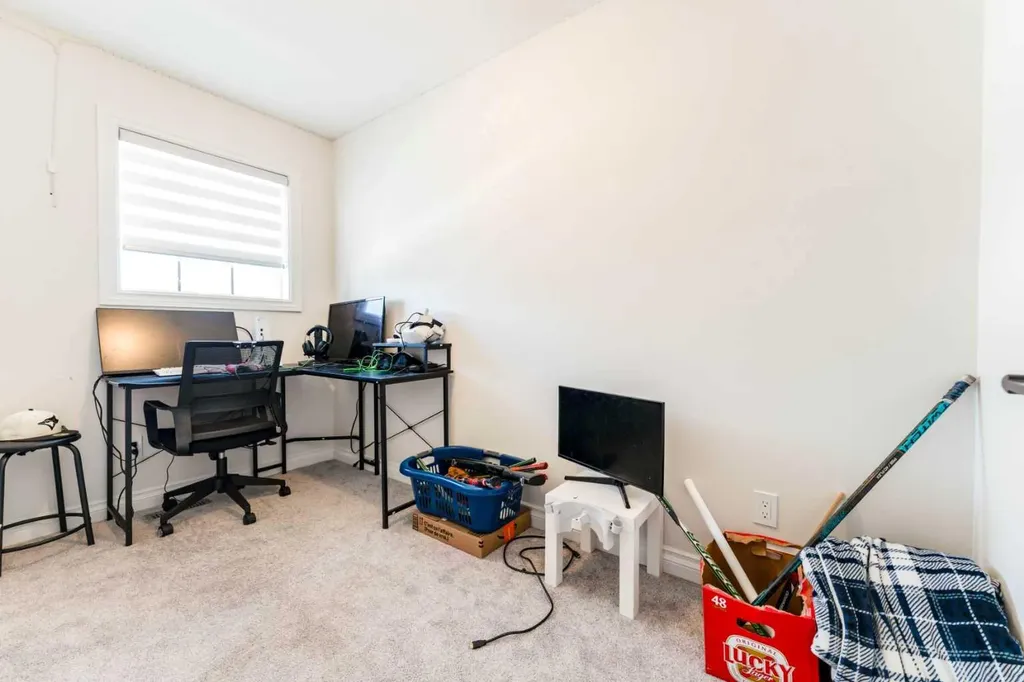 1484 Bayview Point SW Airdrie AB T4B 3N8