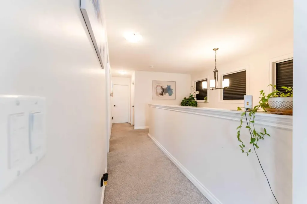 1484 Bayview Point SW Airdrie AB T4B 3N8