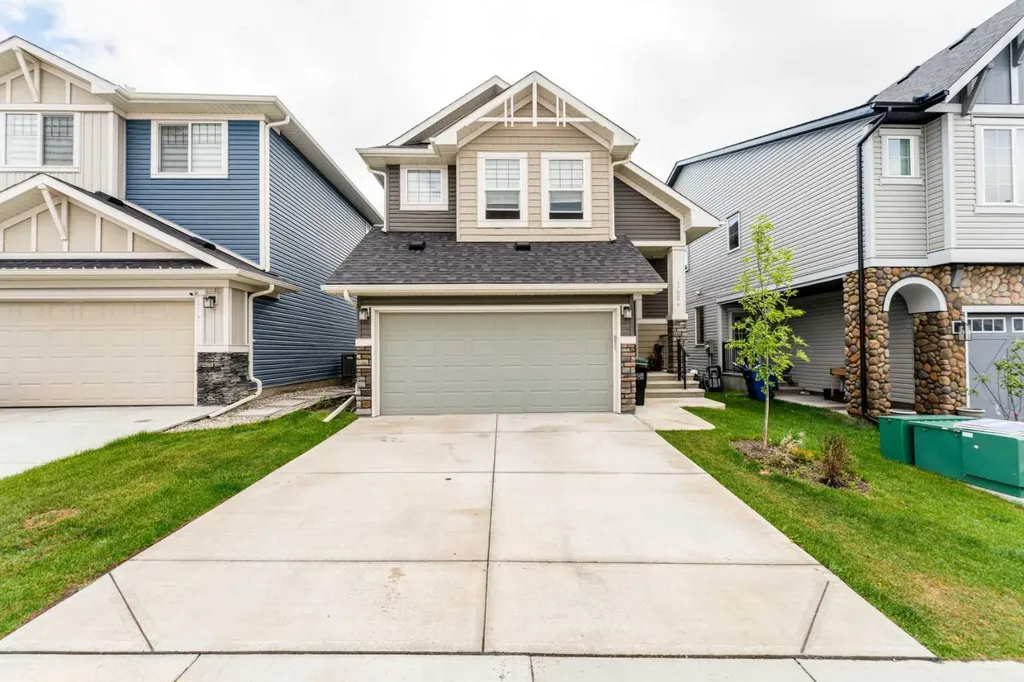 1484 Bayview Point SW Airdrie AB T4B 3N8
