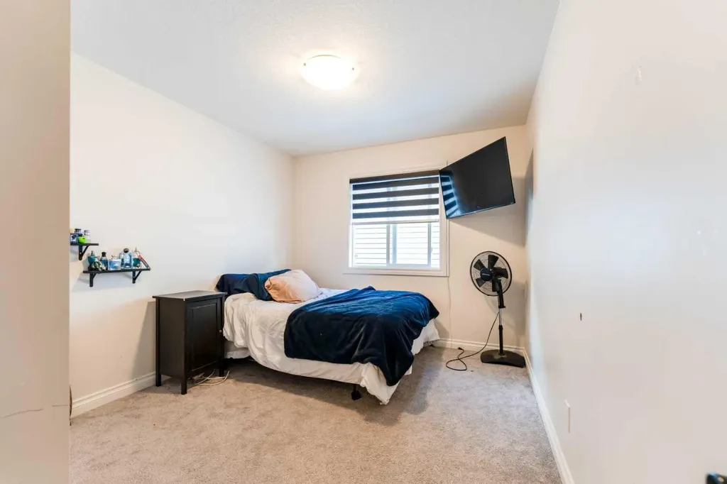 1484 Bayview Point SW Airdrie AB T4B 3N8