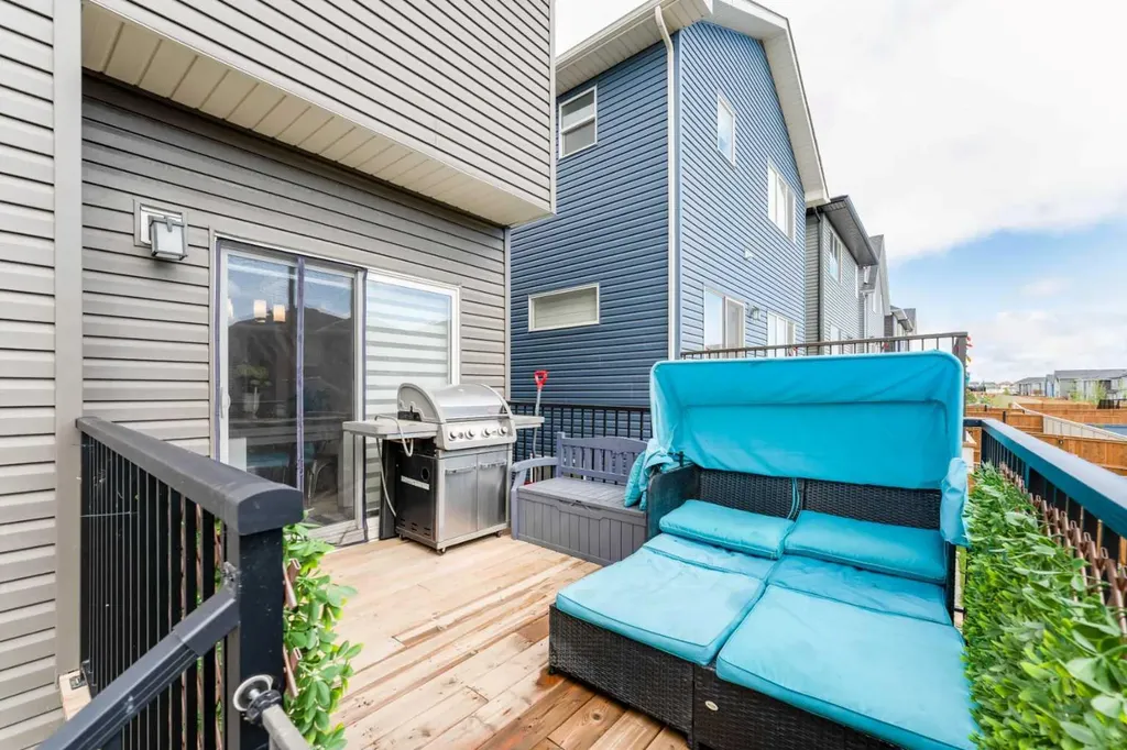 1484 Bayview Point SW Airdrie AB T4B 3N8