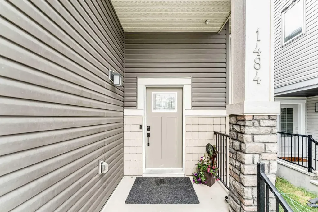 1484 Bayview Point SW Airdrie AB T4B 3N8