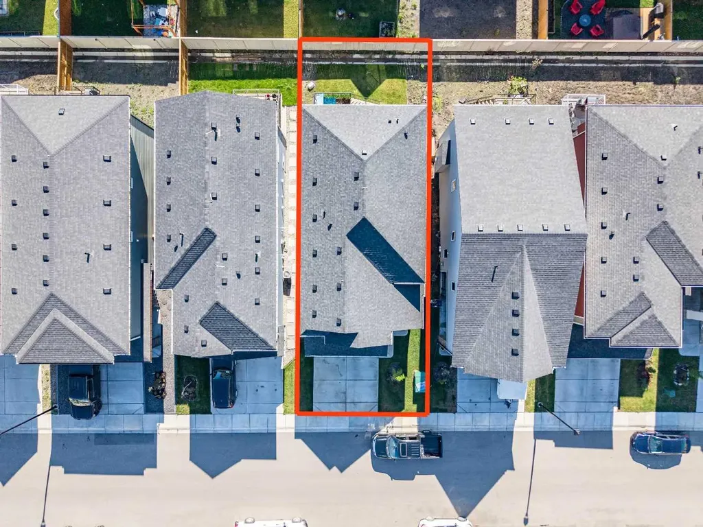 1484 Bayview Point SW Airdrie AB T4B 3N8