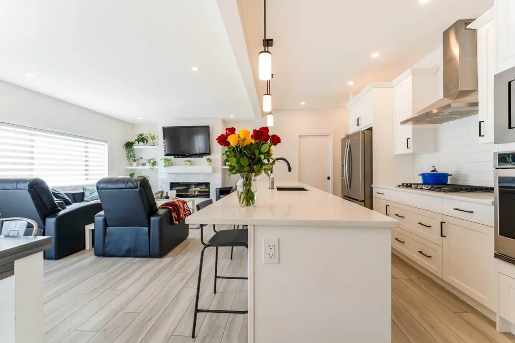 1484 Bayview Point SW Airdrie AB T4B 3N8