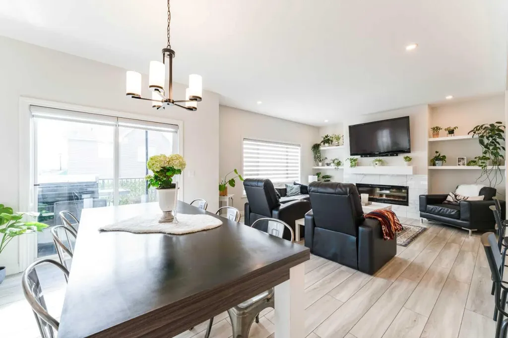 1484 Bayview Point SW Airdrie AB T4B 3N8