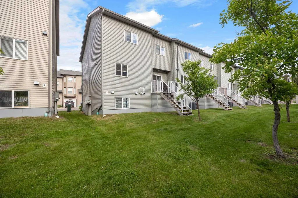 120 Warren Fort Mcmurray AB T9H5J4