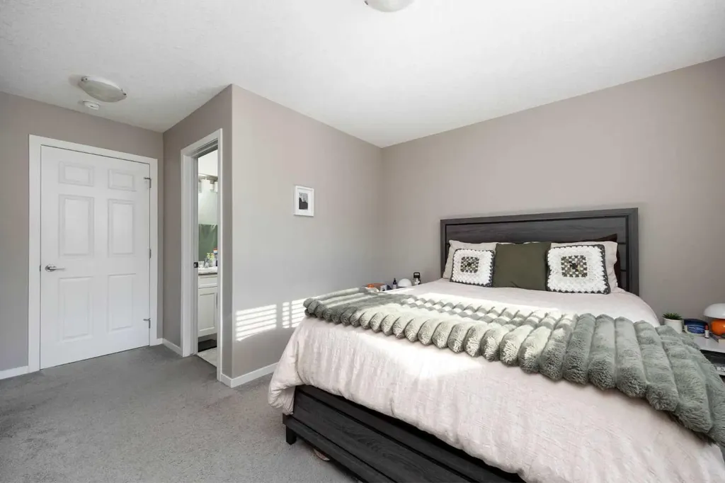 120 Warren Fort Mcmurray AB T9H5J4