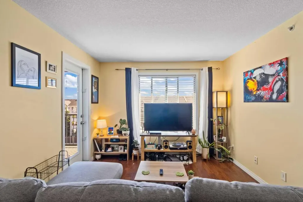 8 Bridlecrest Drive SW Calgary AB T2Y 0H7