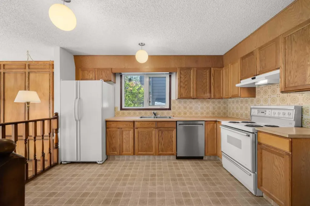 14304 Deer Ridge Drive SE Calgary AB T2J 5W1
